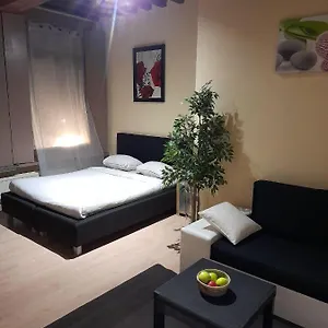 Cute,cosy,comfortable Studio In The Heart Of Apartment